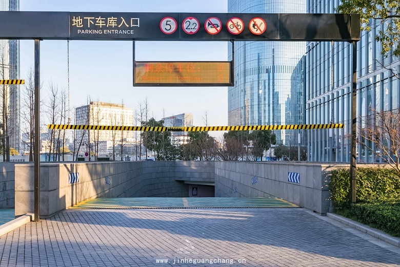 车库入口